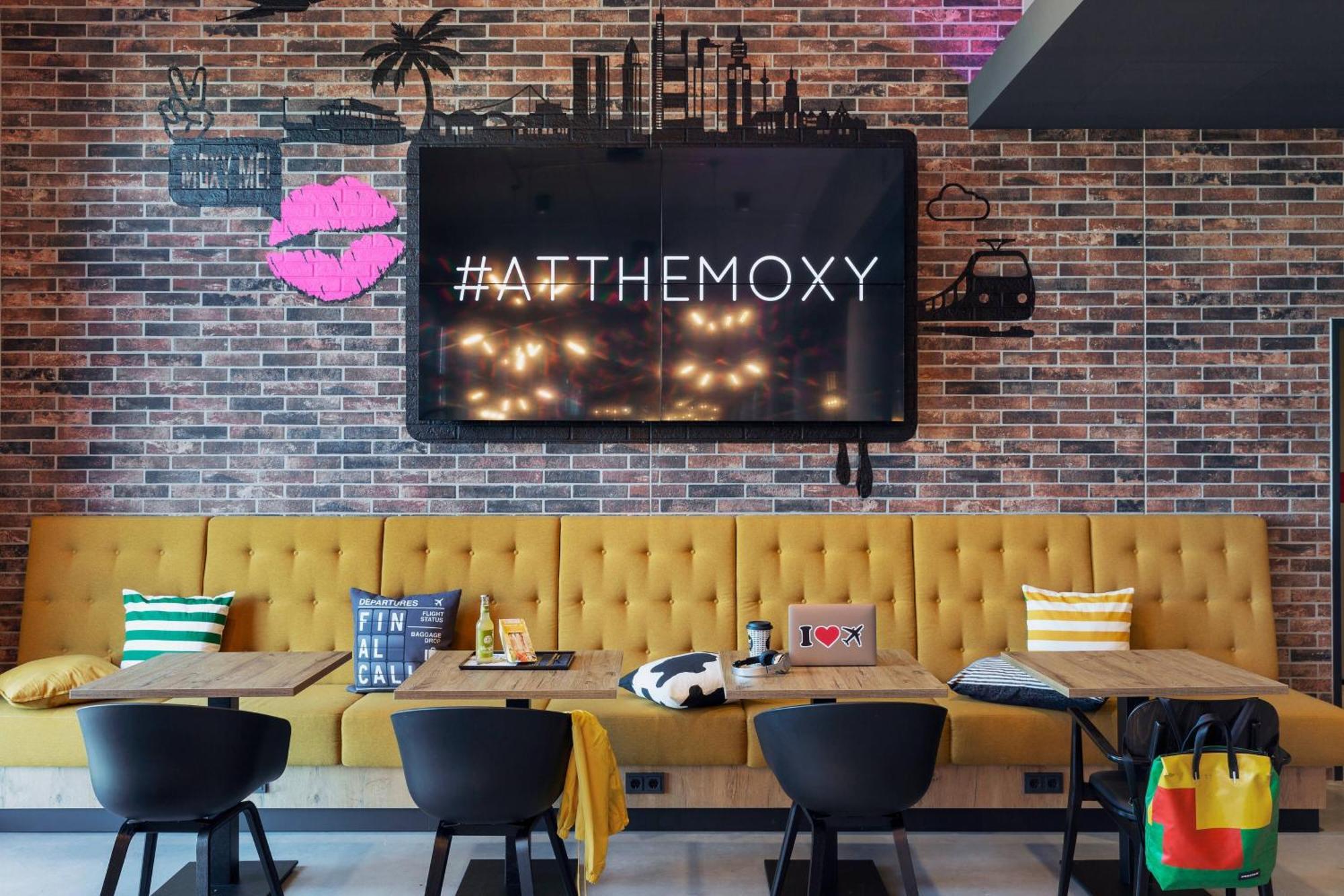 Moxy Frankfurt Airport Kelsterbach Hotel Exterior foto