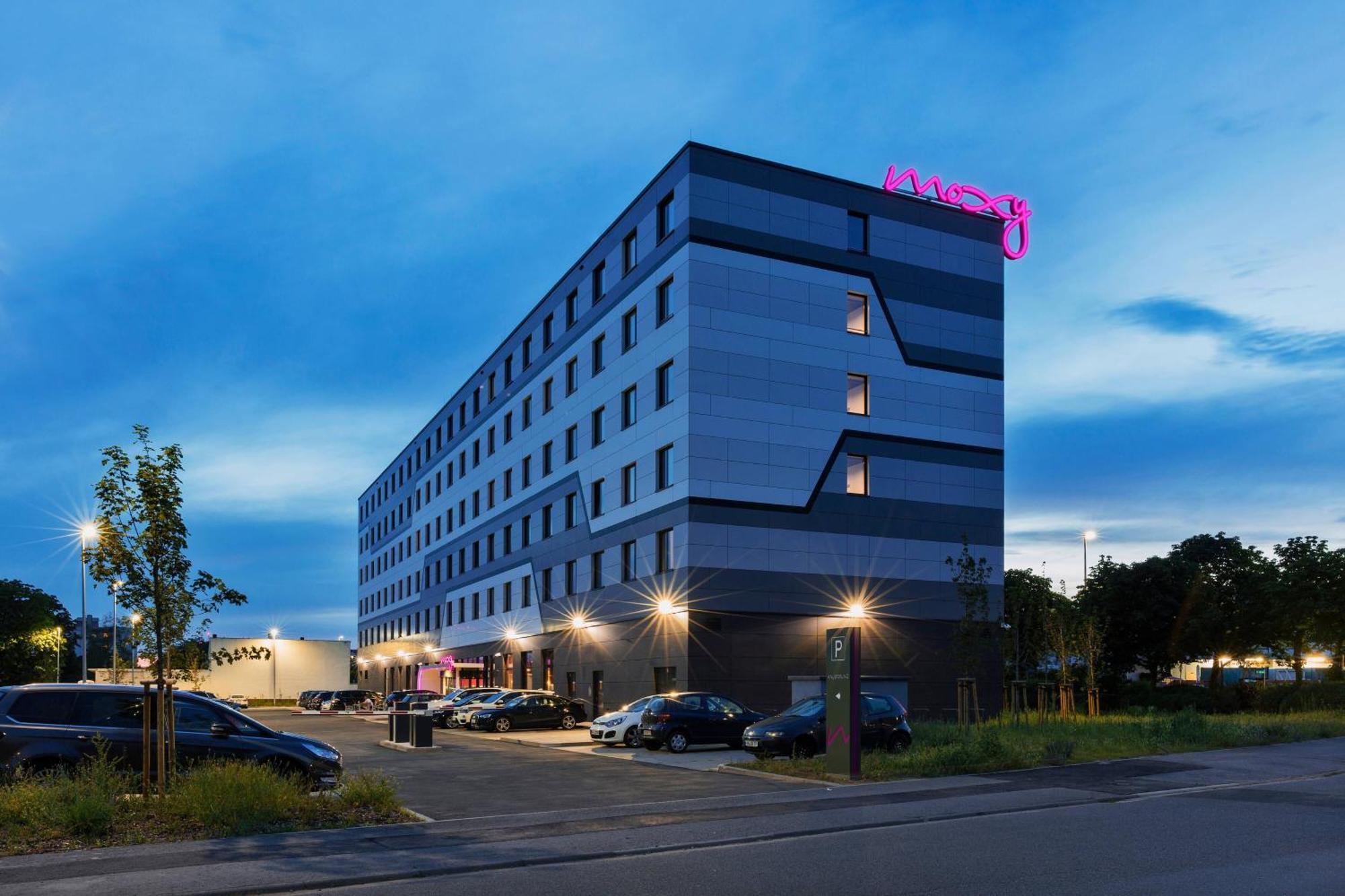 Moxy Frankfurt Airport Kelsterbach Hotel Exterior foto